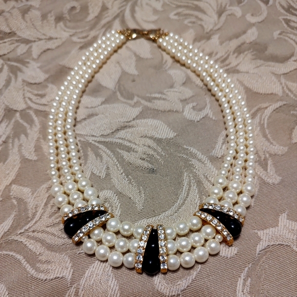 Vintage Jewelry - 🎀 Sophisticated Art Deco Black Beaded & Ivory Pearl Statement Necklace